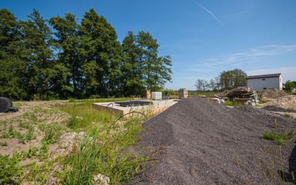 NA PREDAJ pozemok + základová doska + projekt priamo pri golfovom areály PENATI GOLF REZORT