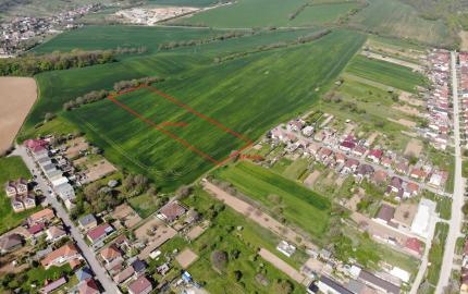 POZEMOK 14.796 m2, Horné Trhovište (Hlohovec)