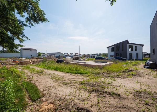 NA PREDAJ pozemok + základová doska + projekt priamo pri golfovom areály PENATI GOLF REZORT