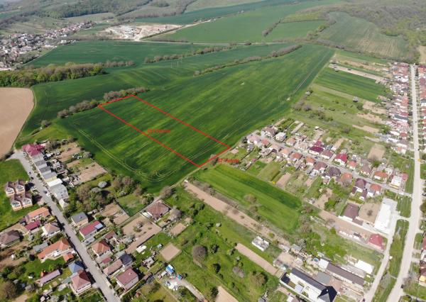 POZEMOK 14.796 m2, Horné Trhovište (Hlohovec)