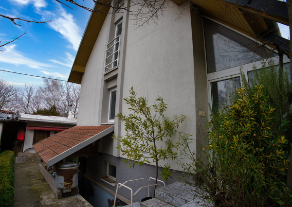 P.G's & Co. | Predáme 3 izbový rodinný dom na veľkom krásnom pozemku v Dobrohošti